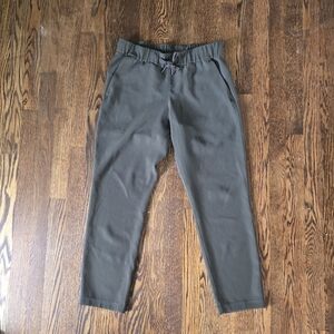 Lululemon On The Fly Jogger — Women’s Size 6 — Olive Green